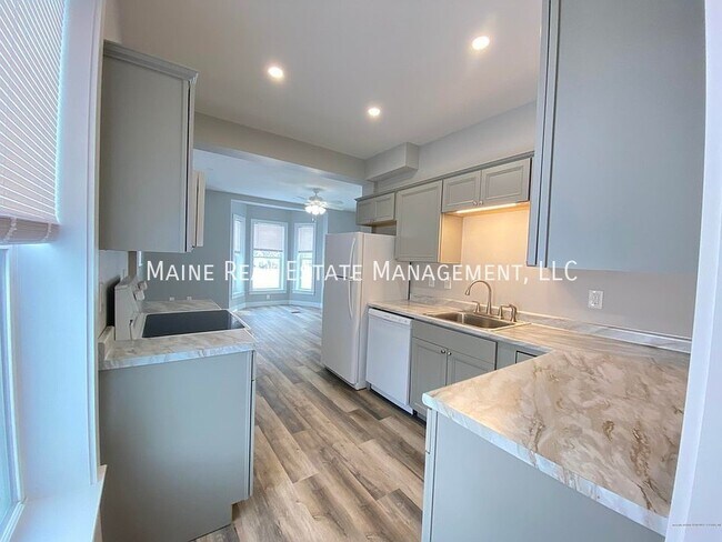 Building Photo - 318 Essex St