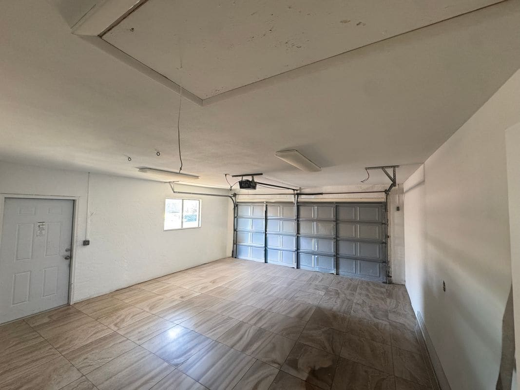 Building Photo - 630 105th Ave N