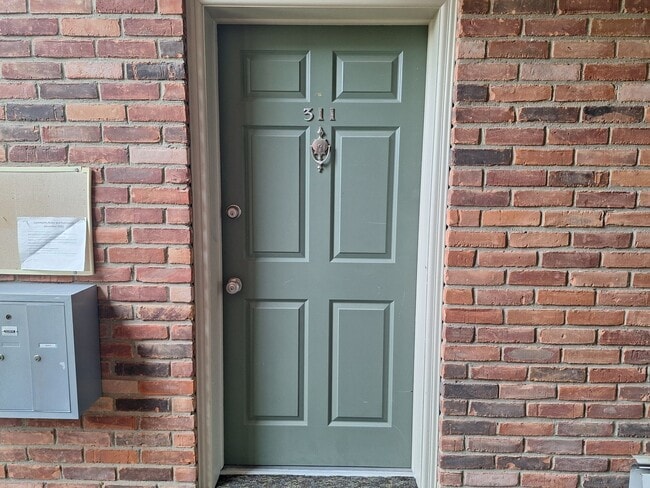 Building Photo - Charming Rochester Condo