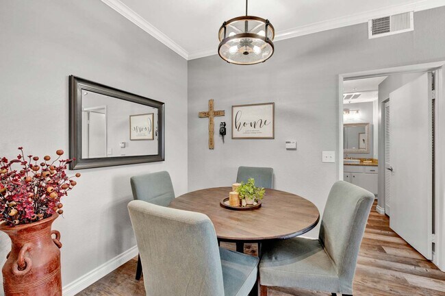 Building Photo - 13133 Le Parc