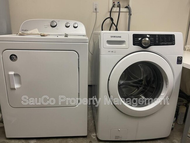 Building Photo - 1734 NE Bryant St