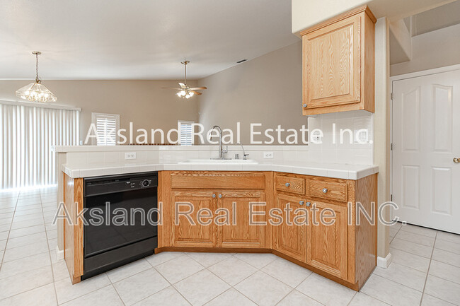 Building Photo - 1016 Schadeck St