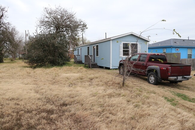 Building Photo - 2772 El Paso Ave