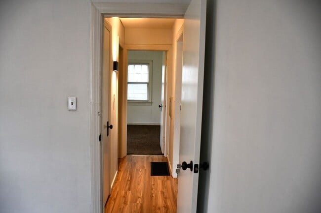 Building Photo - COMING SOON! 2 Bedroom House!!