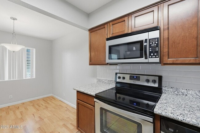 Building Photo - 1702 W Tuckey Ln