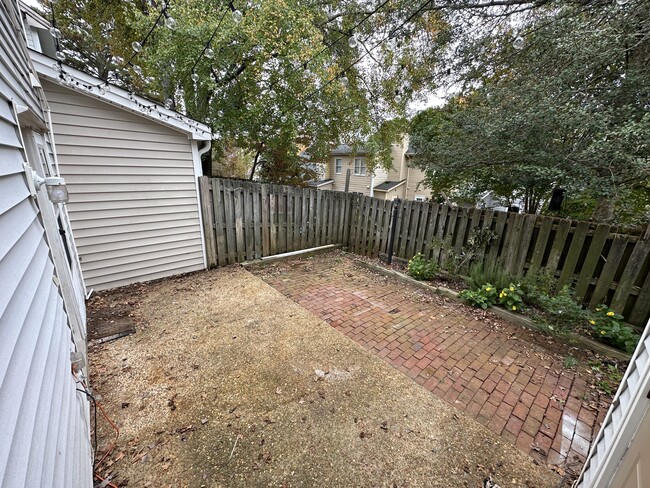 Building Photo - 1442 Aversboro Rd