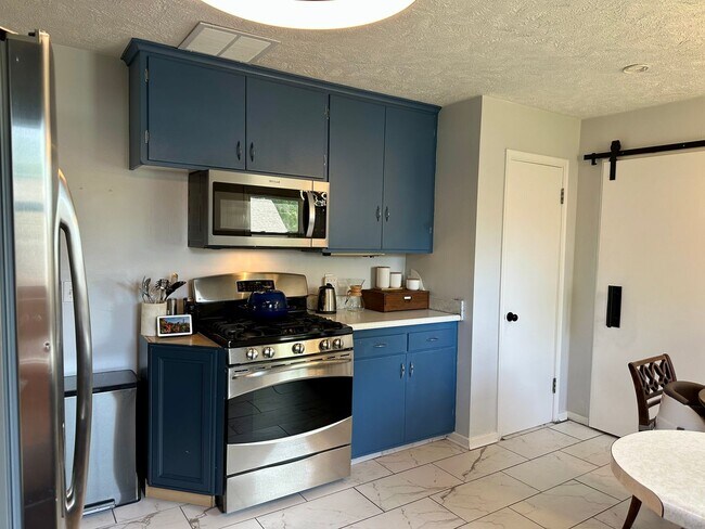 Building Photo - Beautiful house...RESERVE NOW FOR AUGUST 1...