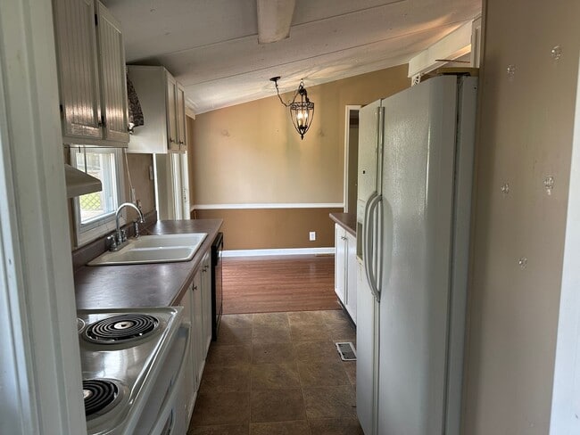 Building Photo - Nice Doublewide with Fenced in Yard