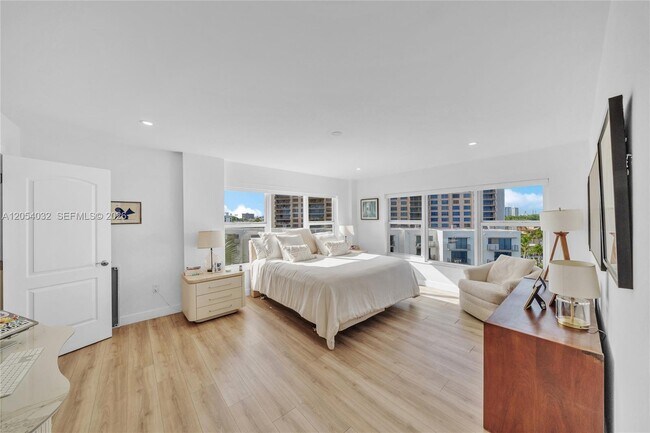 Building Photo - 11111 Biscayne Blvd