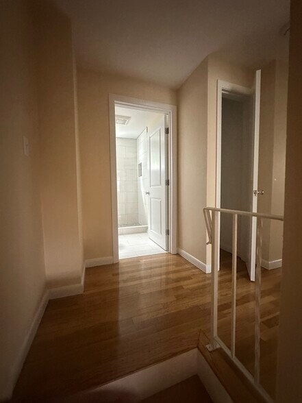 Building Photo - 341 Stevens St