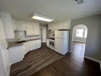 Building Photo - 1210 Lindsey St