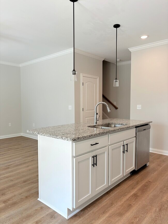 Building Photo - 6538 Fortuna Ave