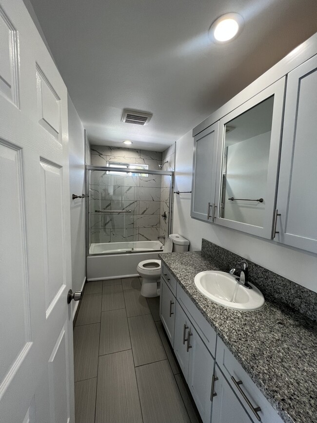 Building Photo - 2 Bedroom 1 Bath Apartment, New Construction