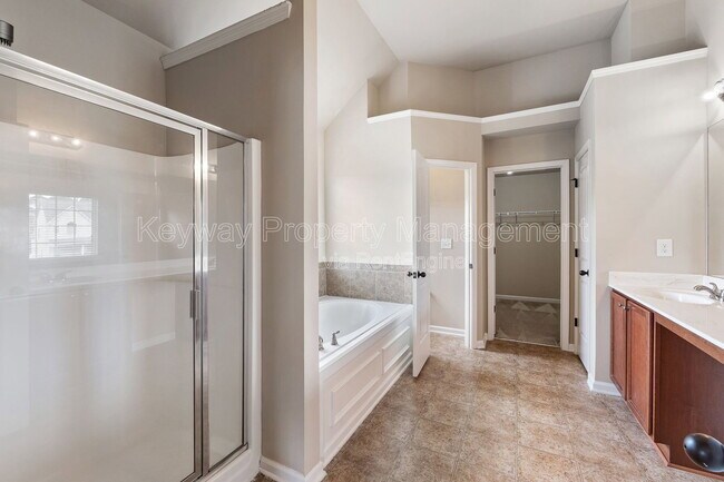 Building Photo - 6017 Reynolds Cir