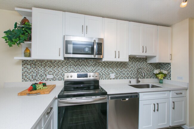 Building Photo - 98-351-351 Koauka Loop