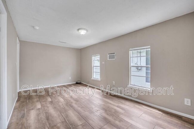 Building Photo - 735 Marion St