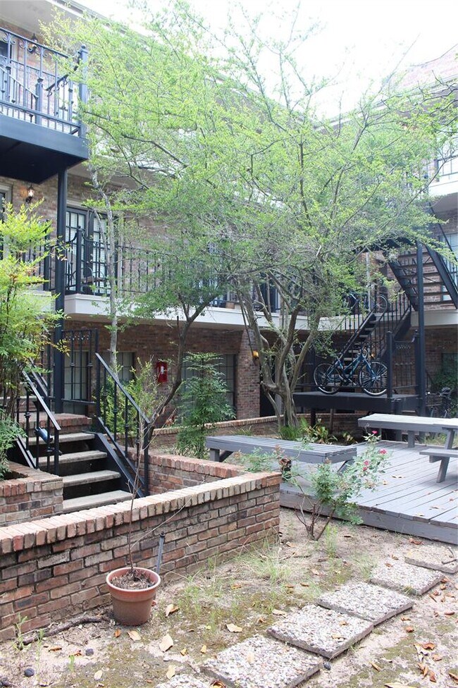 Building Photo - 2801 Rio Grande St