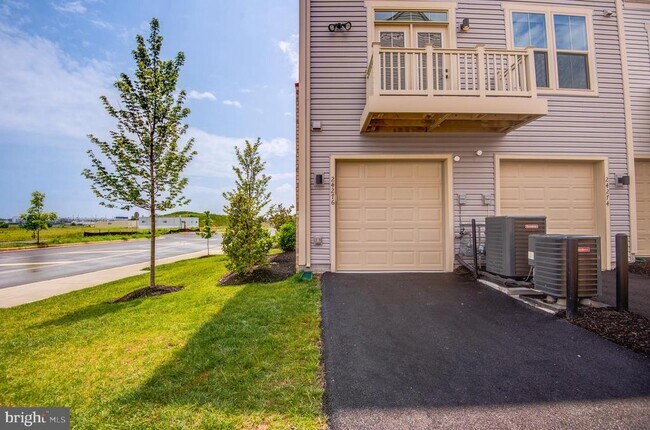 Building Photo - 24276 Thurso Sq