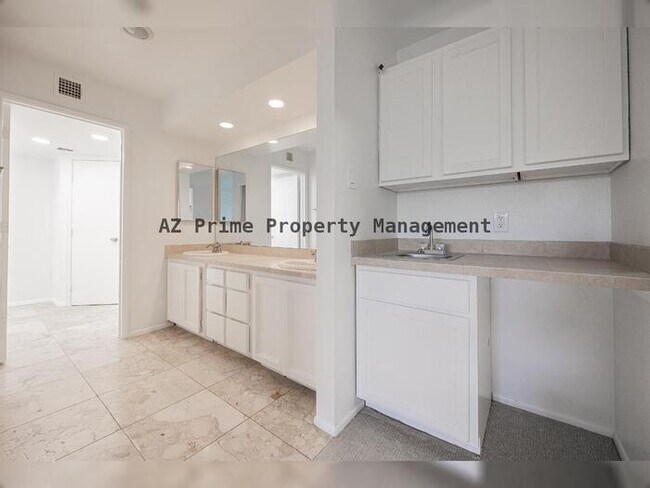 Building Photo - 7950 E Starlight Way