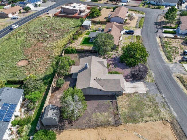 Building Photo - 7930 E Larkspur Ln