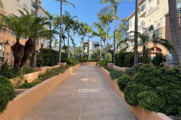 Building Photo - 640 Camino De La Reina