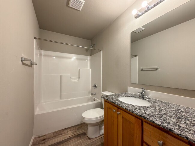 Building Photo - 900 N 46th St
