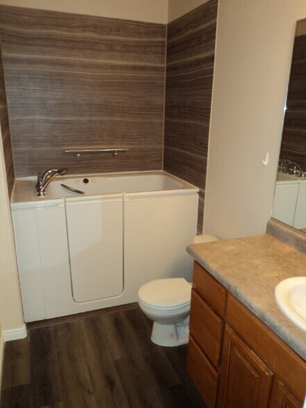 Main Bathroom with walk in tub. - 96 Desert Willow Ln