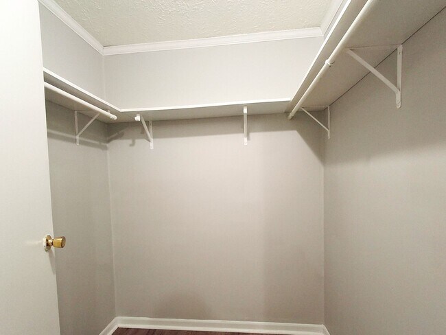 Building Photo - 4 Bed / 2 Full Bath House on a Quiet Dead-End Street — Attached Garage, Central A/C, W/D Hookups ...