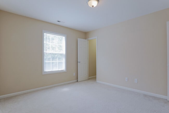 Building Photo - Spacious 6-Bedroom Home in Desirable Latta...