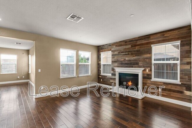 Building Photo - 479 W Esplanade Dr