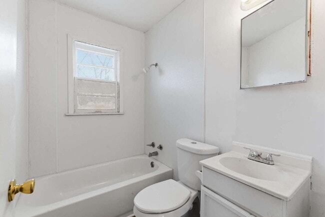 Building Photo - Comfortable & Convenient 2BR Living