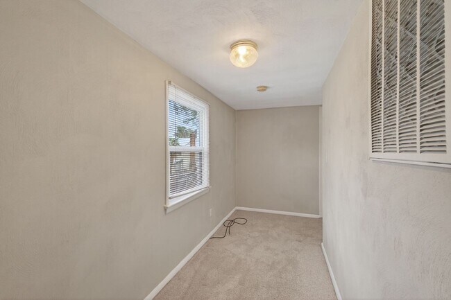 Building Photo - Spacious 5-Bedroom Home in Virginia Beach