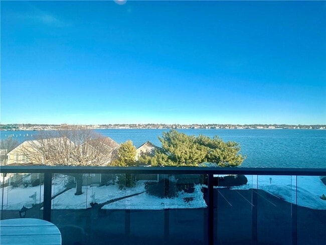 Building Photo - 312 America