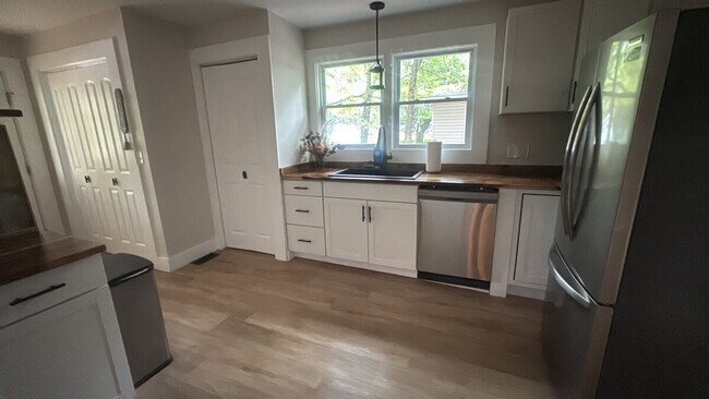 Building Photo - 203 Brockman Ave