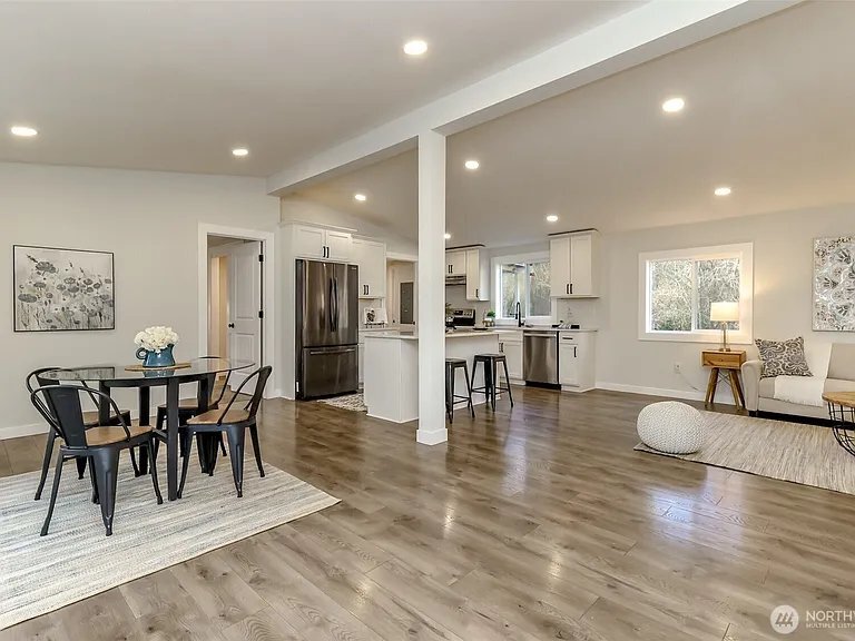 Building Photo - 12343 Shadowbrook Dr SW