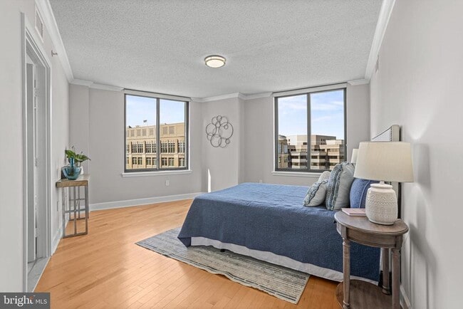 Building Photo - 1220 N Fillmore St