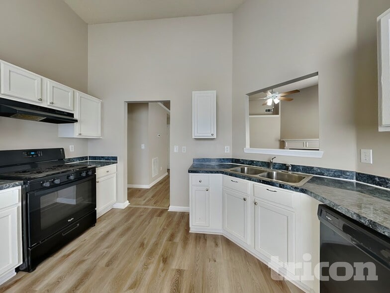 Building Photo - 805 Marcus Ln