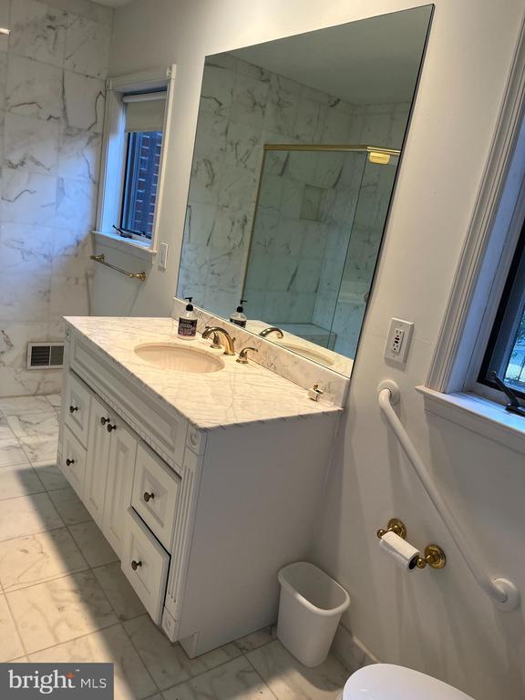 Building Photo - 8904 Grant St