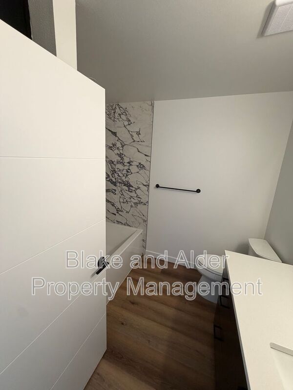 Building Photo - 3522 NE 44th Ave