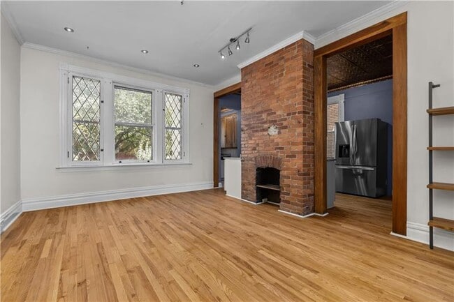 Building Photo - 5625 Wellesley Ave