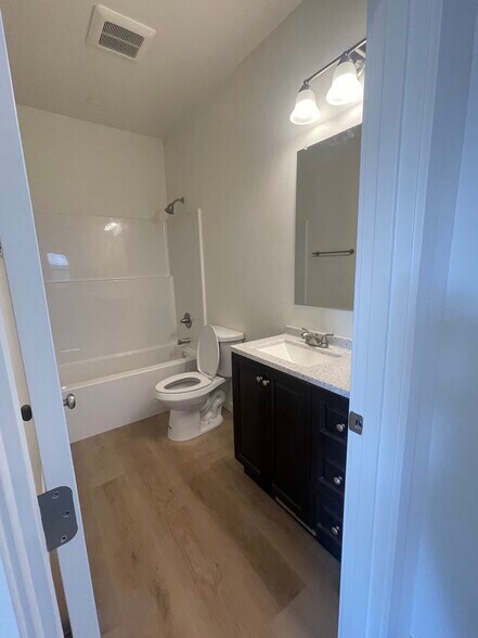 Building Photo - 1502 SE Landen Dr