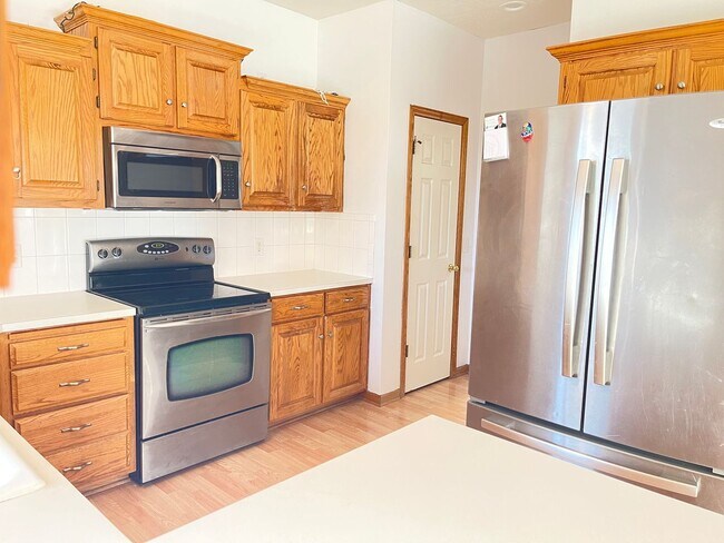 Building Photo - Northwest Omaha Gem: 2,700 Sq Ft, 3-Bedroom, Walk-Out Finished Basement, Fenced Yard, 3-Car Garag...