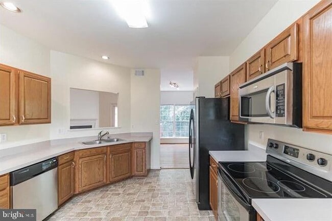 Building Photo - 5520 Jowett Ct