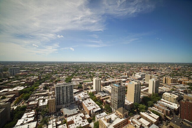 Building Photo - 2626 N Lakeview Ave