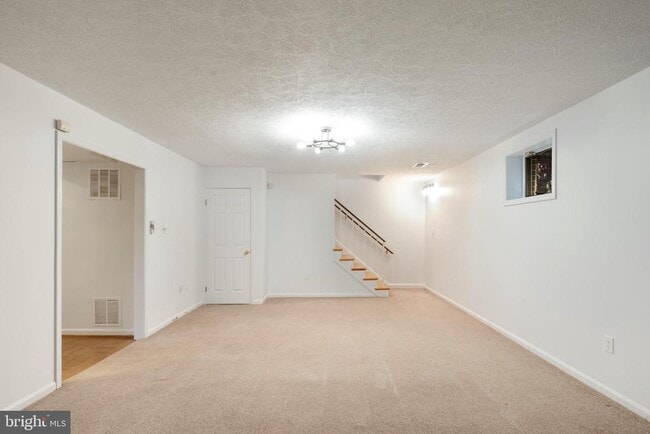 Building Photo - 1250 Pine Hill Rd