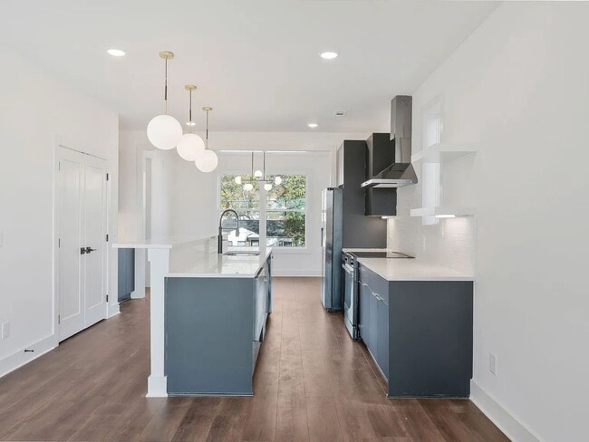 Building Photo - "Spacious 4-Bed Townhouse Oasis in Nashville – 2,500 Sq. Ft. of Modern Comfort!"