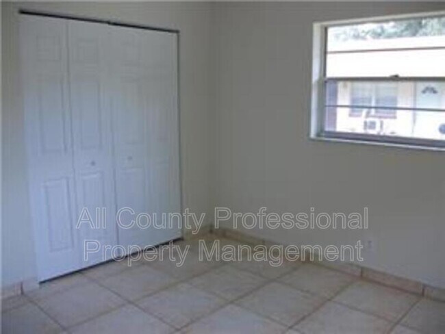 Building Photo - 2023 SW 29th Ave