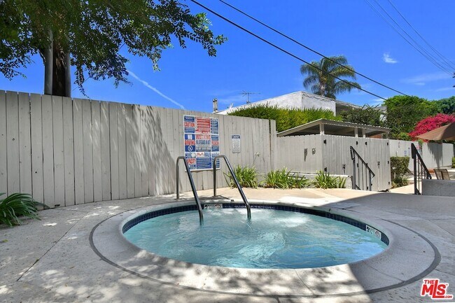 Building Photo - 4443 Ventura Canyon Ave