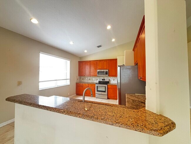 Building Photo - 2679 SE Castle Pine Pl