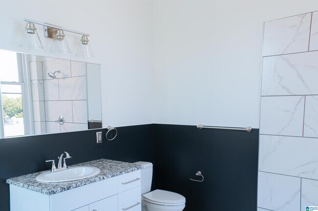 Building Photo - 1620 3rd Ave N